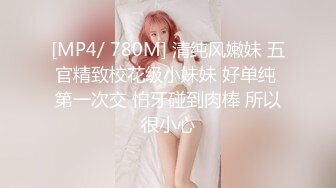 【精品CD】YZWCD系列 商城展会偷窥美眉 有位浅蓝色窄内，被夹成一条线，完美展现女神的翘臀