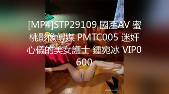 《重磅炸弹卐网红泄密》千元无上定制快手被封就开新号业内小有名气的网红女【敏爷燕儿】漏B漏脸激情顶胯大阴唇都跟着波动