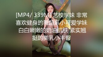 有些人自己不上但是看着自己女友老婆被别人干尤其这种前后夹击就能硬到射