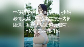 喜欢刺激的小少妇深夜户外陪狼友骚，公园内漏出骚奶子