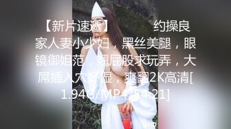 天生风骚脸，气质大长腿网红御姐与弯屌男各种露脸性爱，肉棒满足不了还需要道具辅助，高潮喷水 (5)