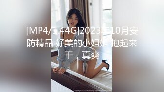 户外露出调教01小母狗，低温蜡首次尝试