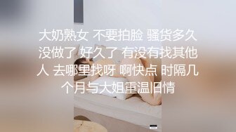 非常粘人的少妇，电脑桌前就猛坐