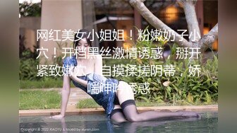 沙发上和两妹子一起玩