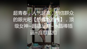 跟踪厕拍粉衣黑裤长发美女进厕所嘘嘘