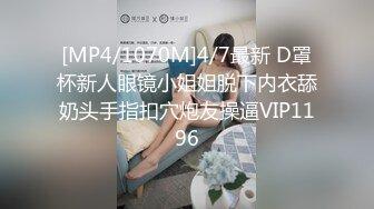 吃完夜宵继续开战第三场，小陈头今晚爆发了，一个妹子干四炮，阴唇都外翻了