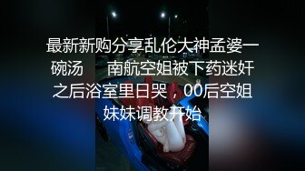 抄底漂亮美眉 JK妹子看着清纯 实际很闷骚 你们男盆友知道吗 内内卡屁沟