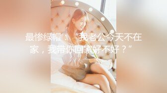 潜入办公楼偷拍 女同事风韵的小黑B