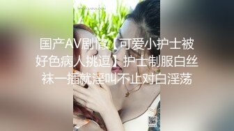 黑丝露脸颜值高会喷水的女战士，玩的好嗨奥跳蛋塞逼里道具抽插，骚穴特写展示高潮喷水尿的好多，呻吟可射