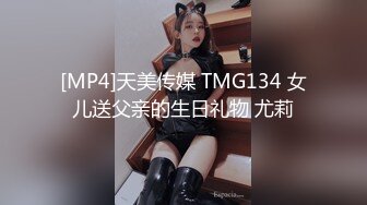 《办公楼监控破解》偷窥中年老板和女助理多次在办公室啪啪 (1)