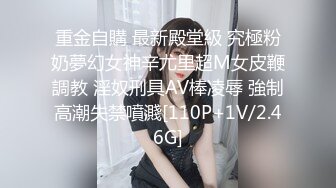 白富美小姐姐酒店色誘年輕服務員，解開褲子就吃雞巴爽的讓他無法反抗,在沙發上扒光衣服等著被幹