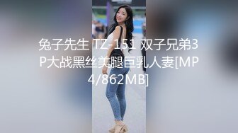 女厕蹲守偷窥红毛衣高跟鞋戴着长长耳坠的少妇的大肥B