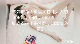 小区楼下女厕近距离偷窥红衣白裙美女的小黑鲍