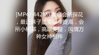 大姨子的馒头逼真紧，包裹性很强，大鸡巴一插进去就浪叫不断。大姨子说好大啊，满满的征服欲。