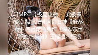 高档洗浴中心花高价雇佣内部员工偷拍几位好身材的美少妇洗澡泡汤 (1)