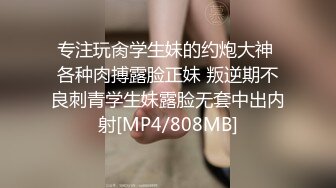 绿帽男带着丰满的老婆酒店找单男玩3P