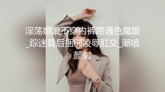 【AV佳丽】在更衣室里监视一位可爱女士的裸体