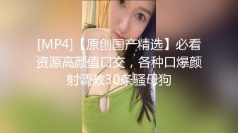 【极品厕拍】魔手外购前后景极品小妹嘘嘘完来了性致 抚摸着BB又捏又扣 极品蜜桃臀妹子