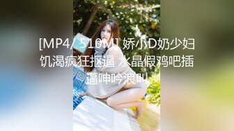 【新片速遞】公交车站一路跟踪CD短裙美女竟然没有穿内内❤️两片有点发黑的大阴唇直接暴露出来了[540M/MP4/05:23]