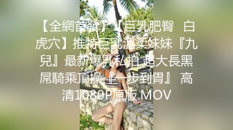 餐厅女厕偷拍破洞牛仔裤美女的小嫩鲍鱼