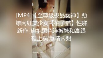 国产小哥哥大战双飞极品韵味十足轻熟女，一老一少轮换着操逼啪啪，性福的天堂