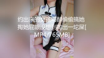 绳奴小可姨妈过去又被大哥调教，黑丝情趣绳艺捆绑，逼逼和奶子被跳蛋玩弄，跪地爬行让大哥打屁股和骚奶子