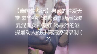 最新厕所偷窥长发黑连体裙美女嘘嘘