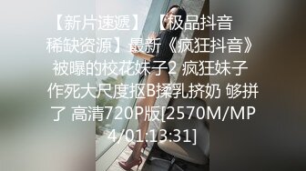 成熟优雅御姐的魅力无法抵挡，中年男和她约会在宾馆一刻也等不及抱住就亲吻吸吮压上去鸡巴插入猛力深顶