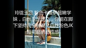 女人啊女人啊，浪阿姨，江边小廊露出吃鸡，厕所刺激后入，回家还喜欢吃鸡，吃上瘾啦！