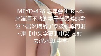 【熟女控】微信附件聊到的一个成熟姐姐，夏天扒光衣服在家吃饭，录了发给我看，还表演个吞吐香肠，真有味呀！