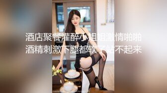 科技楼蹲守 眼镜少妇手机上不停的玩游戏 肉肉的微毛小穴看起来还挺嫩