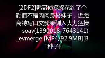 宾馆偶遇奇葩事件 俩人都穿个内裤就出来了 难道是价格没谈拢？