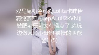 [MP4/ 1.35G] 酒吧少妇激情4P，露脸颜值不错伺候三个大哥，交大鸡巴，让三个大哥在床上玩弄