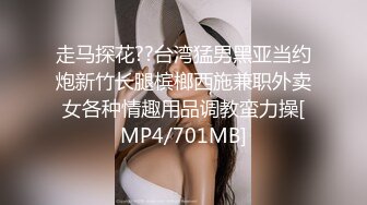 极品车模勾搭纹身社会小哥激情啪啪，鸡巴上倒上奶让骚逼舔弄