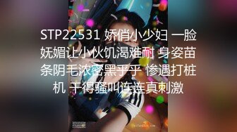 《魔手外购极品CP》快餐店女厕定点全景偸拍络绎不绝的小姐姐方便，几款阴毛挺性感，小美女抠逼闻闻味儿 (3)